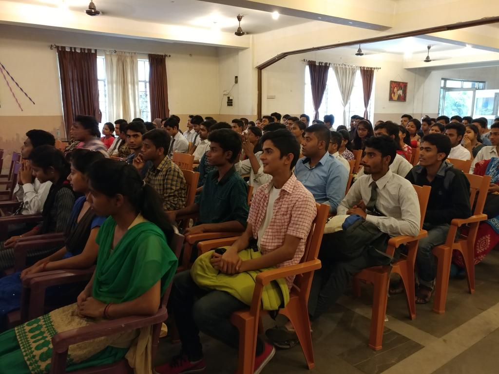 [2/3] Live from our today's second workshop at DSMS Group of College, Durgapur.
#AIDSM