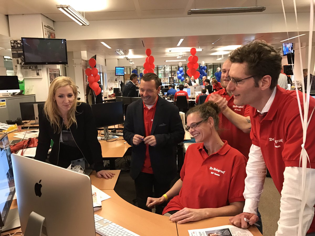RenskeLeijten's tweet photo. Laatste finishing touch voor drie SP-pagina's in de Telegraaf van morgen https://t.co/yEpihTFzLH