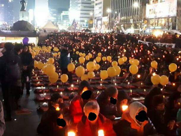 촛불집회 사람 많아 보이게 하려고 빈자리에 이짓거리 하고 있음.
어이가 없다 진짜..