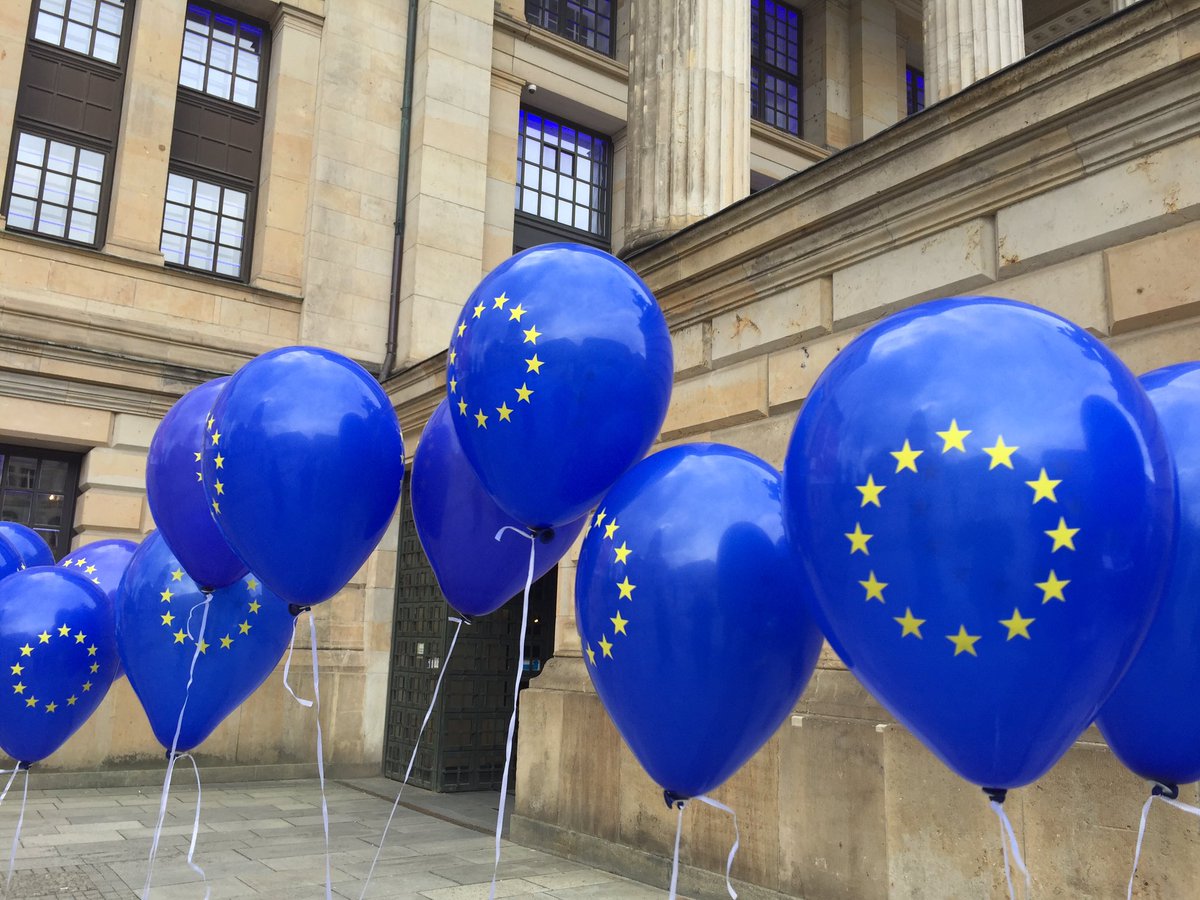 HerrUndSpeer's tweet image. Hallo Zukunft! Europa rockt. Geeint sind wir stärker. #PulseofEurope. Ab 14 Uhr in Berlin. @PulseofEurope