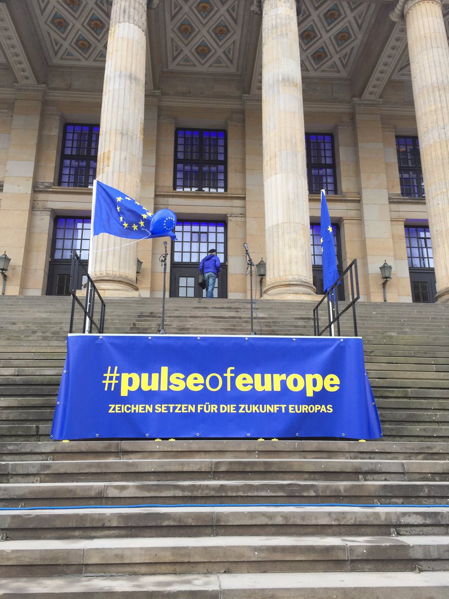HerrUndSpeer's tweet image. Hallo Zukunft! Europa rockt. Geeint sind wir stärker. #PulseofEurope. Ab 14 Uhr in Berlin. @PulseofEurope