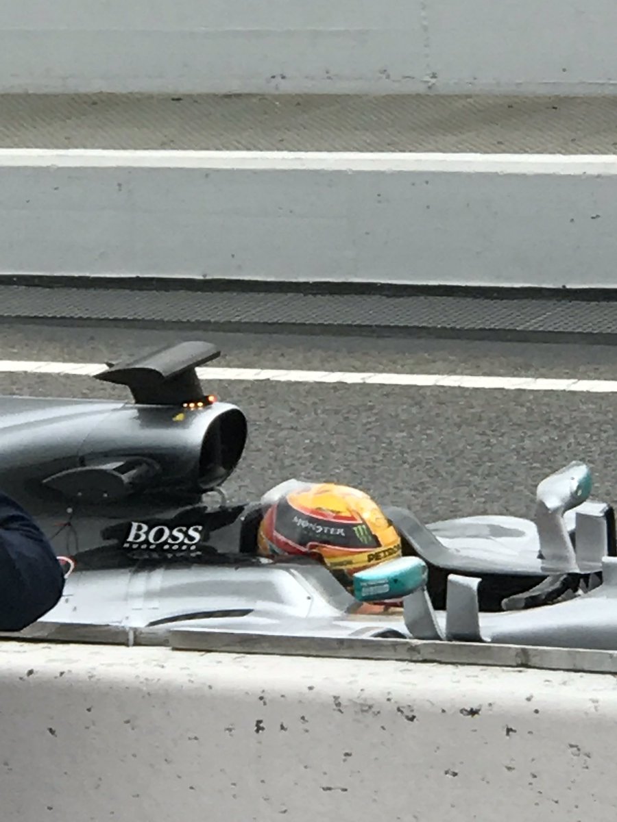 Isabelip59's tweet photo. Otro lado indiscutible para disfrutar ,,#losformula1 #test2017 https://t.co/Ku38xRJJqJ