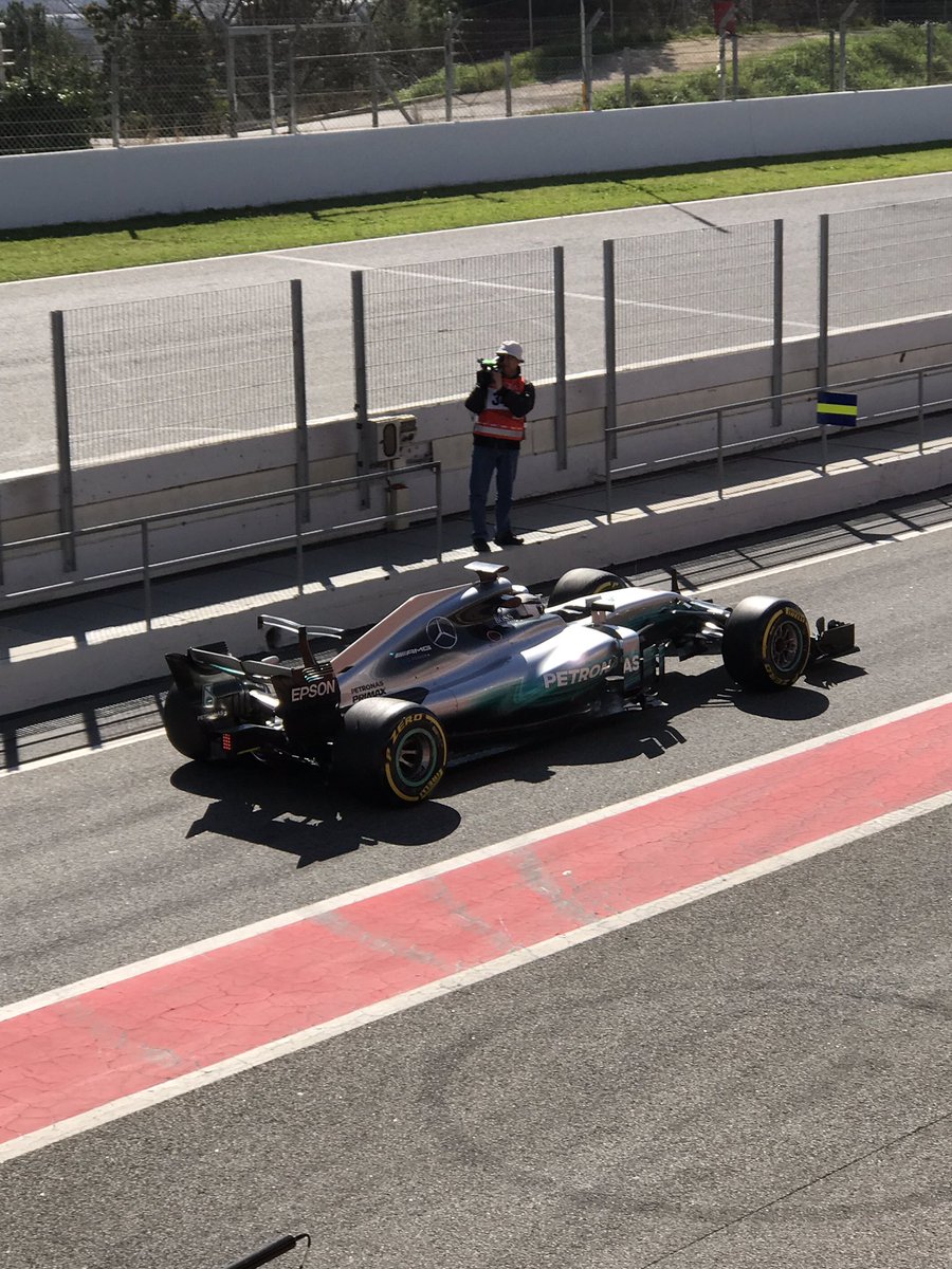 Isabelip59's tweet photo. Otro lado indiscutible para disfrutar ,,#losformula1 #test2017 https://t.co/Ku38xRJJqJ