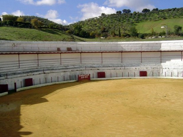 cultorocom's tweet photo. SEVILLA El Ayuntamiento de Constantina compra la plaza de toros por 280.000 euros https://t.co/2BAxSbCWR9 https://t.co/zCrrK5BS4Q