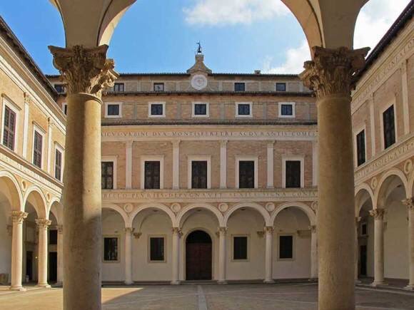 MiC_Italia's tweet photo. Buona #domenicalmuseo | Oggi musei gratis in Italia / #Today free admission in all the Italian National Museums https://t.co/YU3qcok8Sr https://t.co/brUiZHgBRi