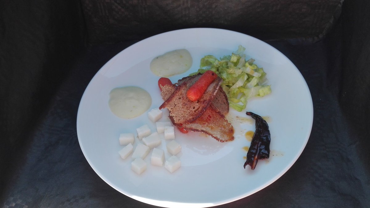 isa_moragues's tweet photo. #cookingthechef, #retofebrero, #Enrique Olvera. Ensalada de Pambazo https://t.co/IF2jvED9mv