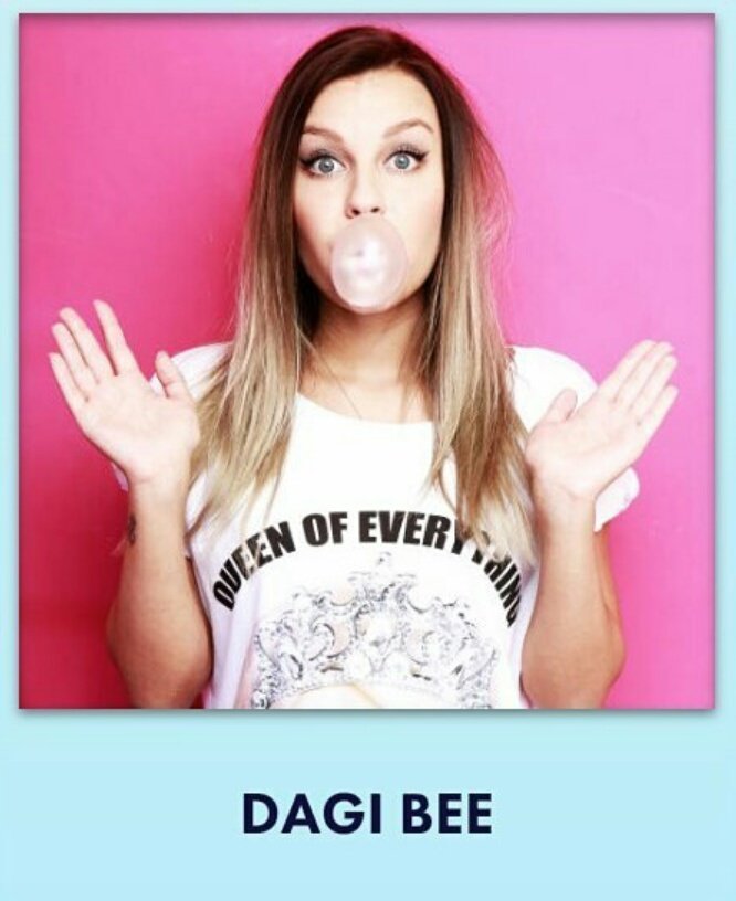YviwieYvi's tweet photo. Der letzte Voting Tag!😱
Das letzte mal voten!👍
Dann isses vorbei!🐙
Das ist einen fetten RT wert!😁
#KCA #KCALieblingsvlogger #Dagibee https://t.co/cinhVuWnbj