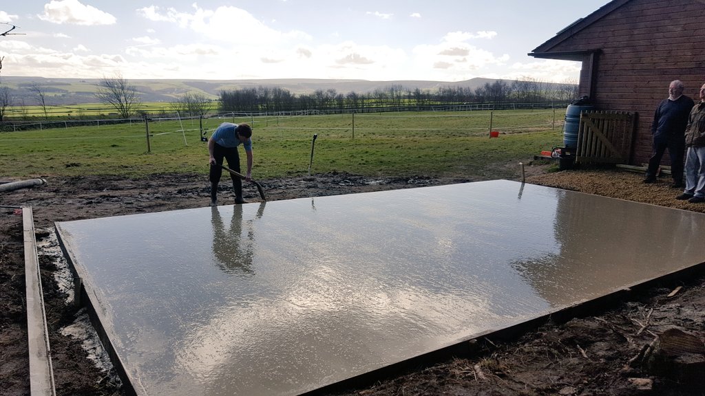 JACKSONFENCING's tweet photo. Concrete poured and level ready for stables. https://t.co/UrkMCwwzUc