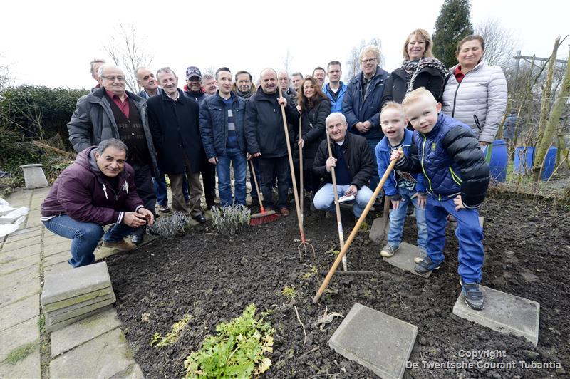 Tuinders nemen beheer volkstuin in Hengelo over dlvr.it/NXrcFR