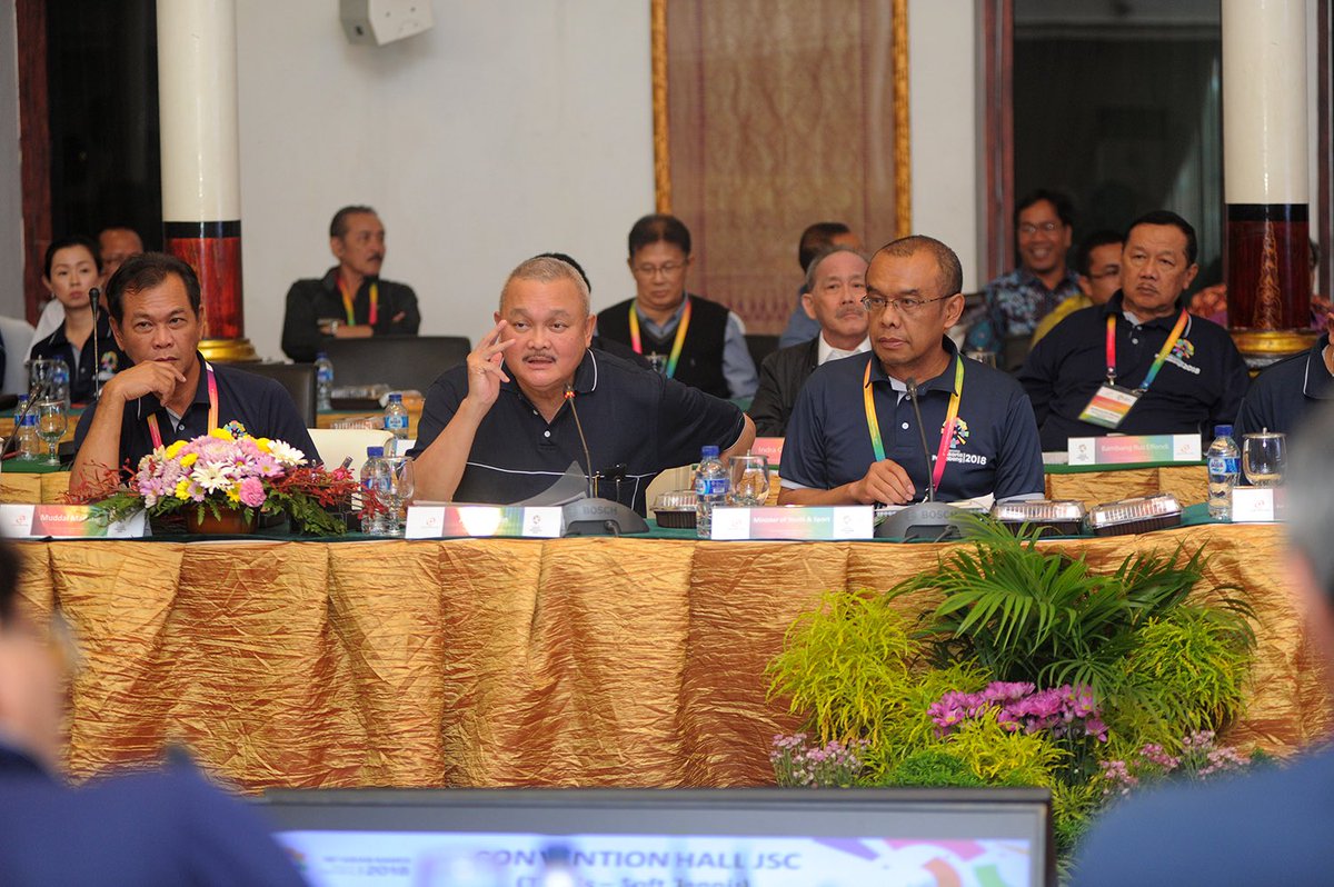 AgusfotoSumsel's tweet photo. Gubernur Sumsel H @alexnoerdin menerima Tim OCA Dalam rangka Rakor Asian Games tahun 2018 di Griya Agung Palembang,Minggu (05/03) https://t.co/TizYieAzyM