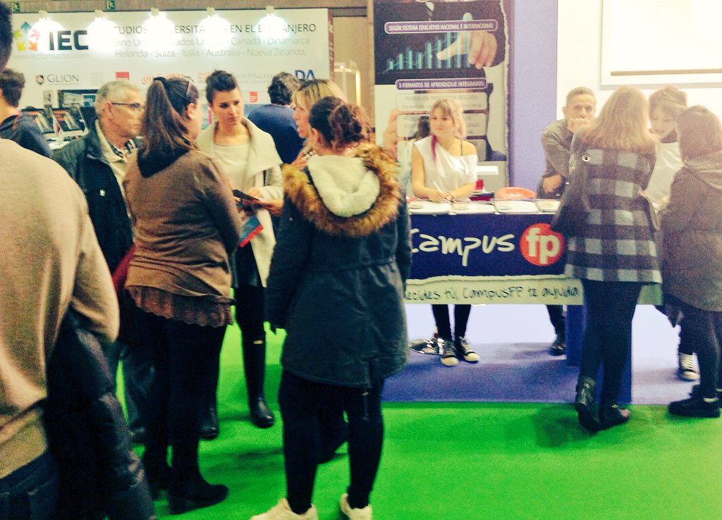 Campus_FP's tweet photo. En la zona @Campus_FP no paramos! Nuestro modelo formativo basado en proyectos es #TuFuturoHoy Acércate y te informaremos #AtreveteByCampus https://t.co/35DZ8Cc3CS