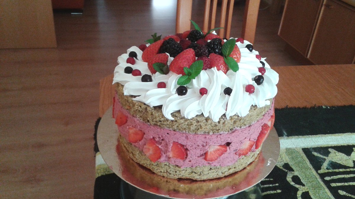 maca180564's tweet photo. @Quiero_Cupcakes Buenos dias Pam, me atreví y este es el resultado , estoy muy contenta y mi familia más...😜😋 adoro tus propuestas. 🙋😘 https://t.co/Lms0JVf1po