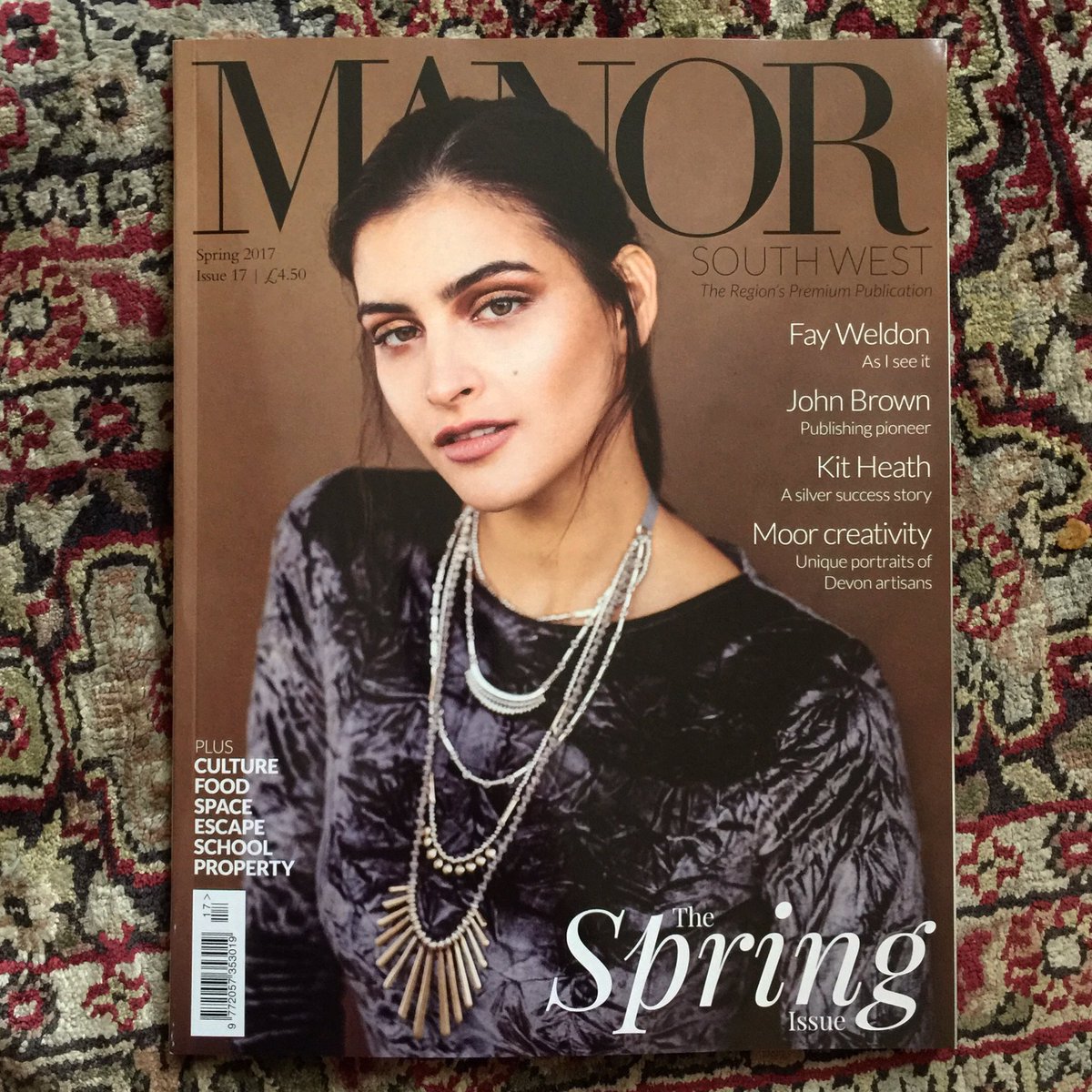 hole400's tweet photo. New cover shoot @ManorMagazine @SelectModelMgmt @nextofficial photos @hole400 #editoral #manormag https://t.co/MNn9aclZJP