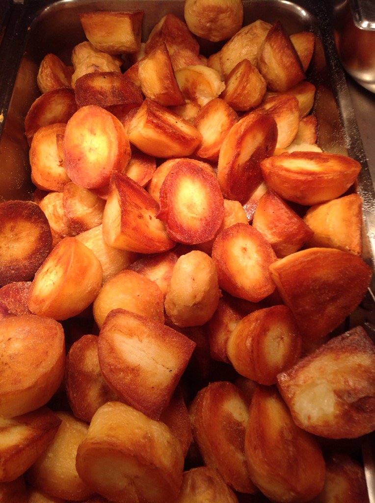 Biddestonearms's tweet photo. Sunday roast looking good https://t.co/UPUvKXpJiP