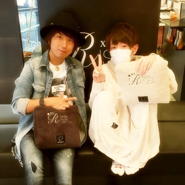 VAICE_KAZU's tweet photo. うらしまさか⚓️
うらたんはオリーブカーキベージュ🍃
しまくんはラベンダーバイオレット🕶
さかたんはローズストロベリーレッド🍓
大阪仕様のヘアメンテナンスでした ✨
生で見れた皆さん綺麗だったでしょ🎶 https://t.co/X8R7DkpJ4F