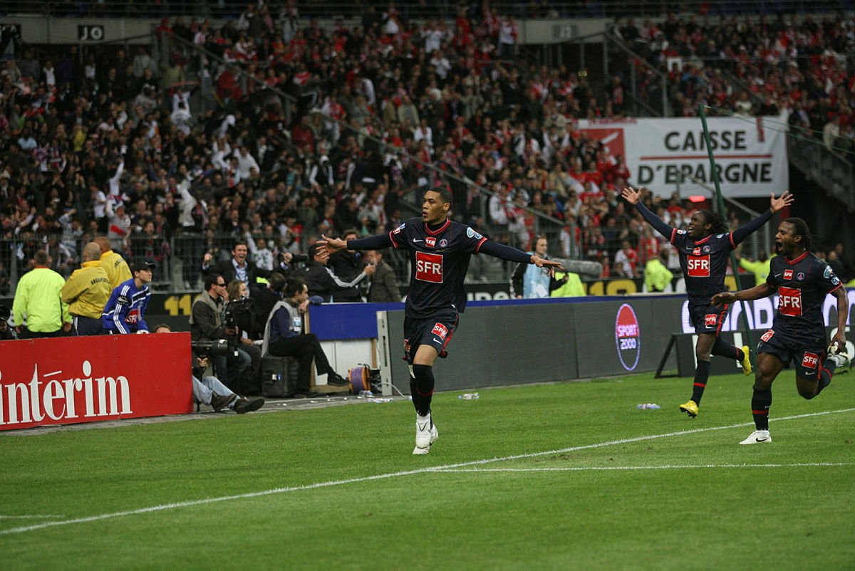 PSG_inside's tweet photo. 1er mai 2️⃣0️⃣1️⃣0️⃣
1️⃣0️⃣e meilleur buteur de l'histoire du @PSG_inside, @hoarauguillaume offre la @coupedefrance contre l'@AS_Monaco ! 🏆 https://t.co/vghZOyu9Aq