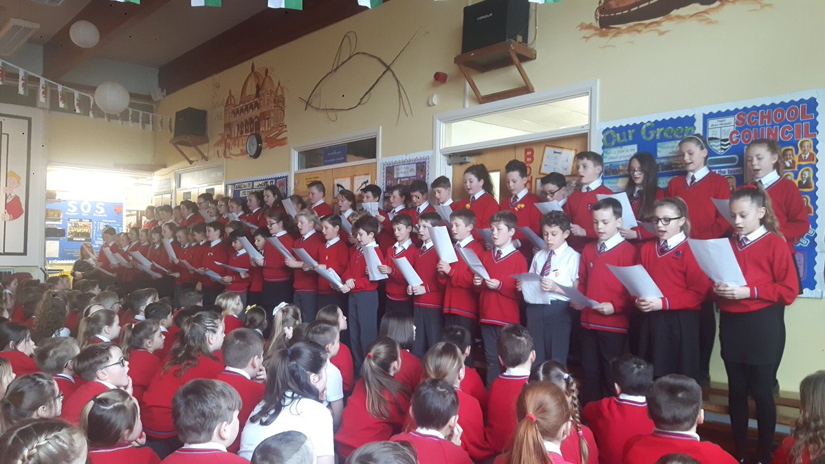 ysgolbrynhedydd's tweet photo. A superb final performance at our school #Eisteddfod from Blwyddyn6 singing 'Gerdydd Fy Nwilo Gwyn' #6RP #6CJ Da iawn pawb #DIAIUTF #YBH https://t.co/jdyUYEaQV4
