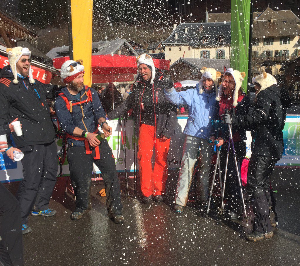 Wintertrail's tweet photo. Champagne à l'arrivée du #Wintertrail, bien mérité pour cet exploit solidaire ! https://t.co/w6PtUg6Wpy