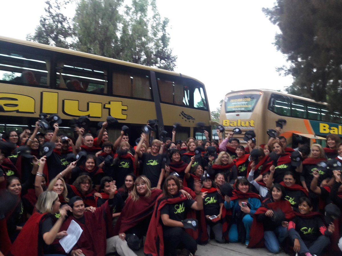 claudioacunia's tweet photo. Emoción, alegría y lucha. Compañeros de ADP partieron a Bs As a la marcha federal docente. Por salarios dignos para los maestros! 6 y 7 Paro https://t.co/wwqHSQnDjI
