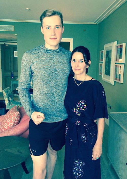 HealthyCeleb's tweet image. #CourteneyCox Trainer Mario Kaspers #Workout, #Diet and #Weight Loss Tips
healthyceleb.com/courteney-cox-…