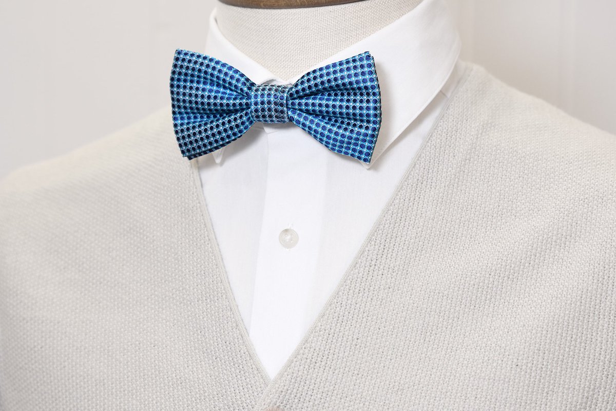 italiadeisogni's tweet photo. Bow-tie made in Italy, in Italian pure silk fabric from #italiadeisogni #artigianiitaliani #italianartisans https://t.co/nQsUhNlFhM https://t.co/7Rlh5eSwY8