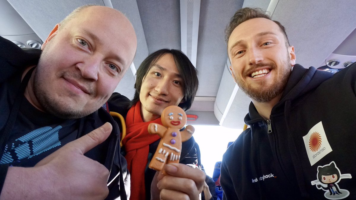 alex_rodichev's tweet image. Bus ride towards the final presentation! Fingers crossed 🤞🏽#HackThePack #teamproximyty