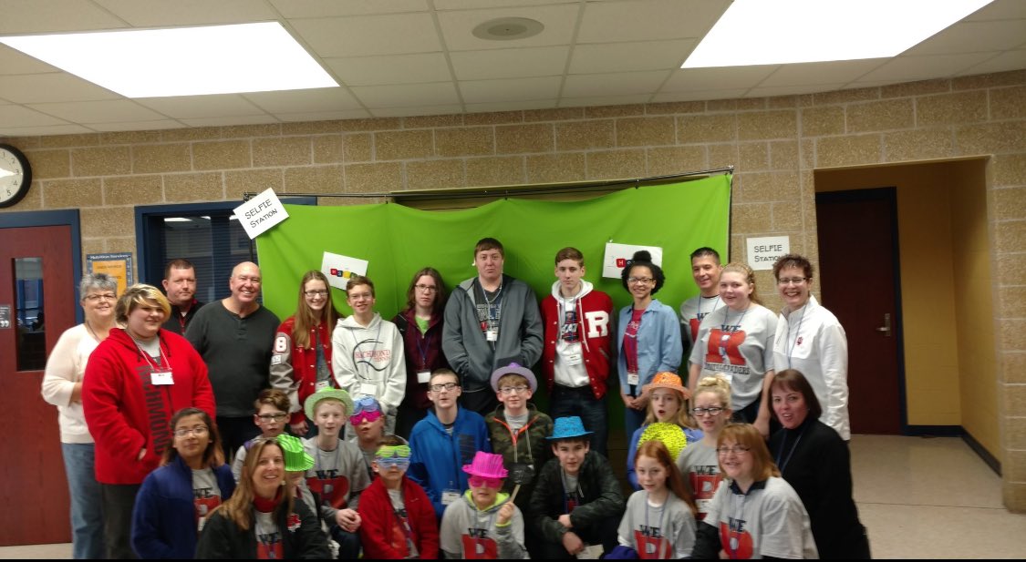 RiskTaker4Kids's tweet photo. Thank you to our Ts & Ss from @wearrrichmond for taking a leadership role in Student Digital Leadership. #HSDL #RCSeLearn #RCSPowerUp https://t.co/hfQJ03yZUD