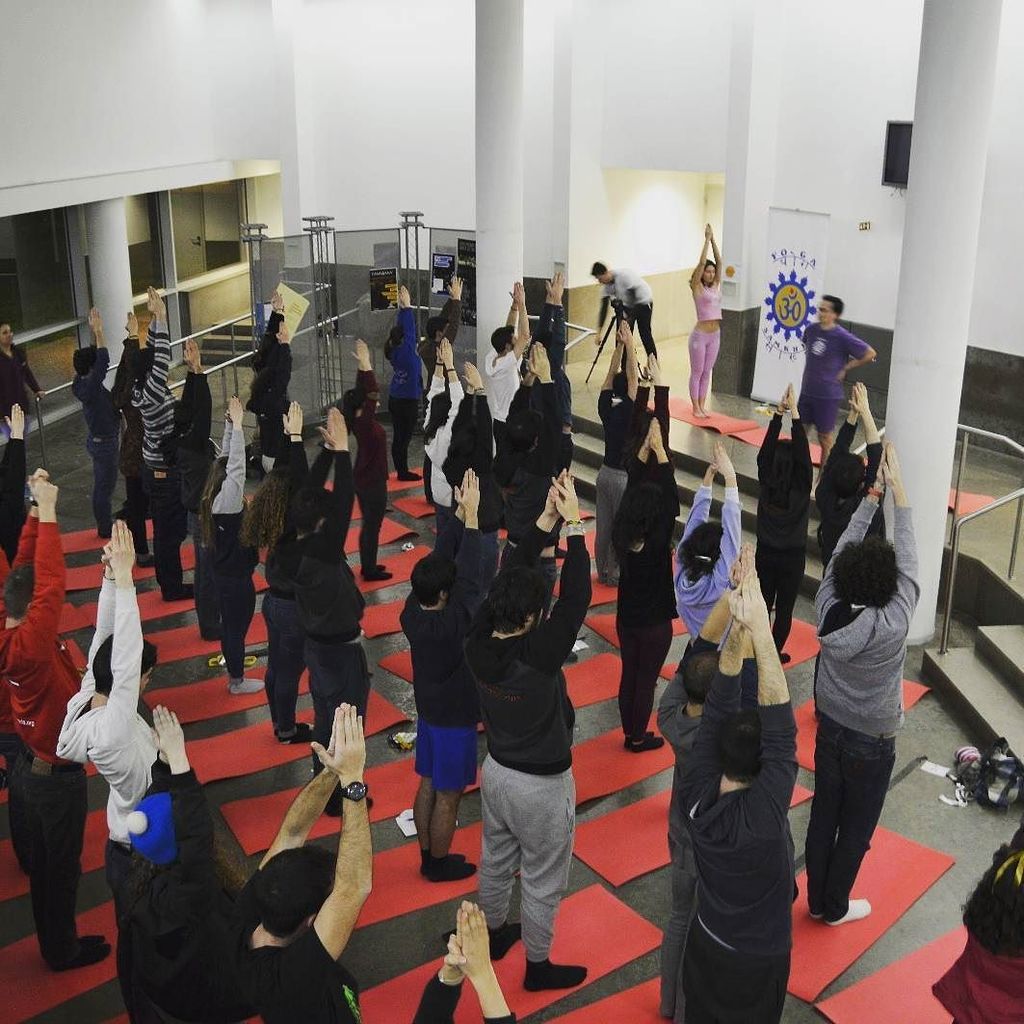 Aula de Yoga
.
.
#feup #FCUP #BEST #BESTPorto #ebecporto2017 #EBECPortugal #WemakeEBECPort… ift.tt/2lL6Fgy