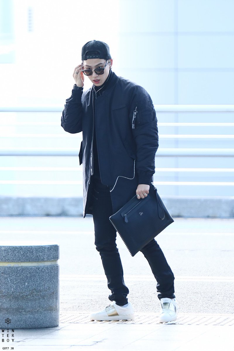DEFSOULJBID's tweet photo. #JBTheLeader
sophisticated!Beom 💙💙
🌟 WinterBoy 🌟
#JB #제이비 #재범 #갓세븐 #GOT7 #Jaebum https://t.co/ZrA7T2vDn4