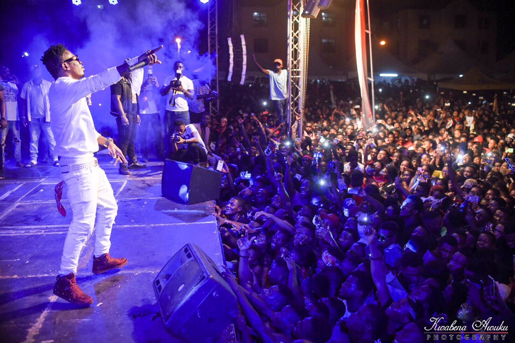PhotoGroupeGH's tweet photo. @ShattaWaleGH at @4sytetv Pent Hall Week Concert last night. https://t.co/RmC8tc1zGZ