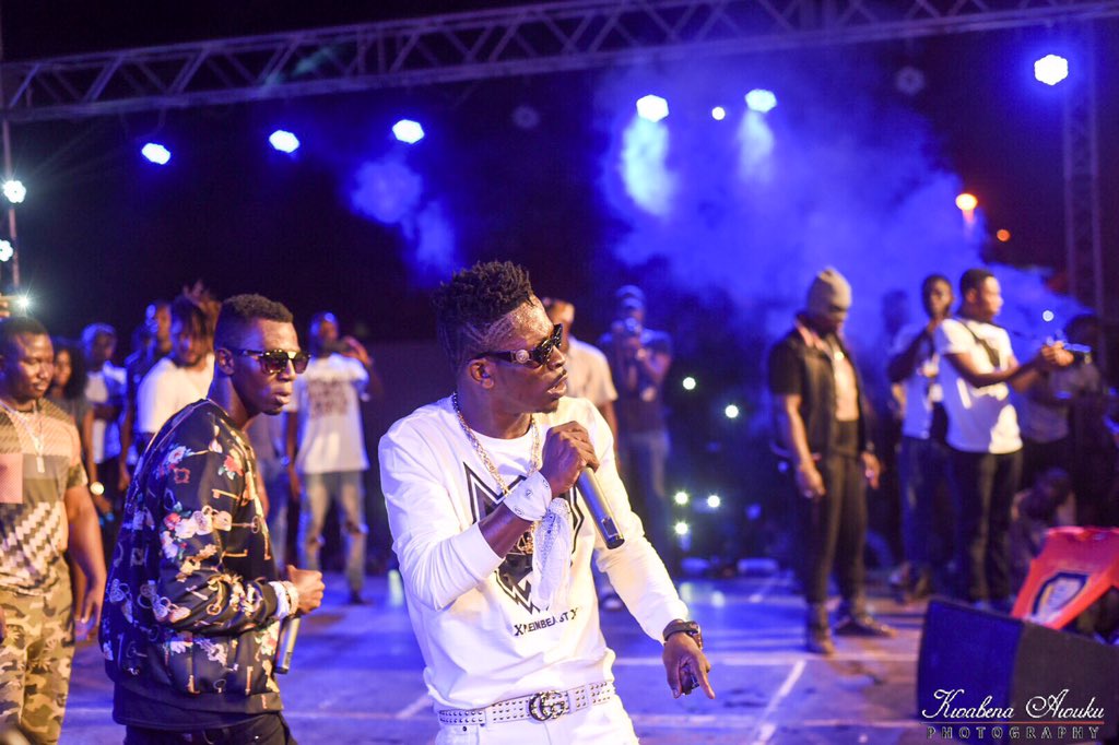 PhotoGroupeGH's tweet photo. @ShattaWaleGH at @4sytetv Pent Hall Week Concert last night. https://t.co/RmC8tc1zGZ
