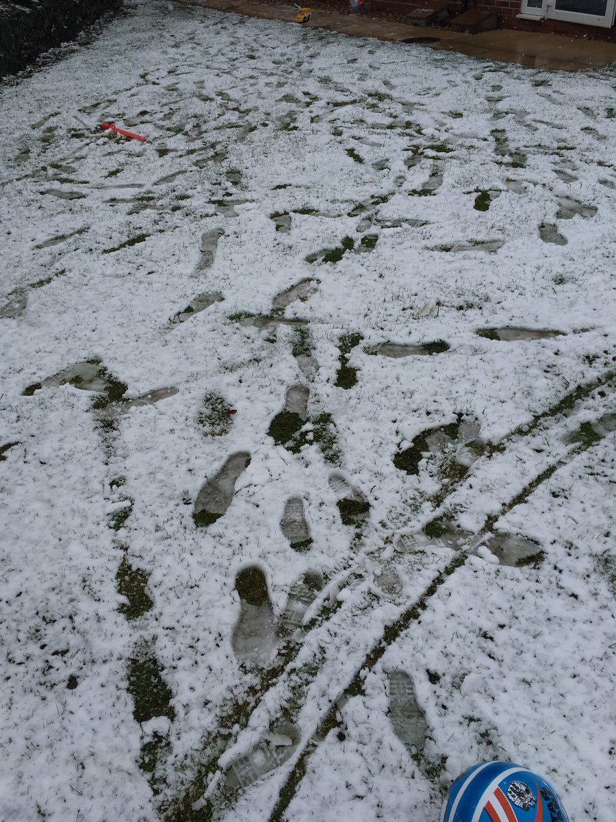 WalkingIsa's tweet photo. Might have to whip the orange balls out of this keeps up! #walkingfootball #snowday https://t.co/smwY0oIwRi