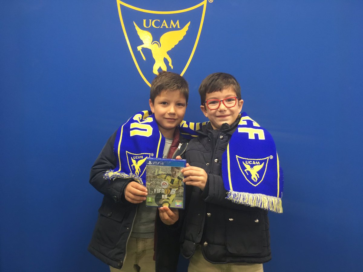 UCAMMurciaCF's tweet photo. Jorge y Ángel han sido los ganadores de hoy del #Fifa17 para #PS4. ¡Enhorabuena! https://t.co/oC4rJRaGel