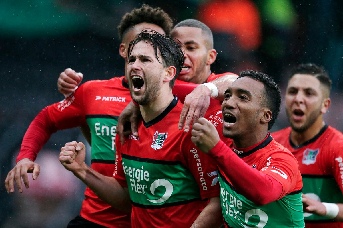 📸 Dolle vreugde na de gelijkmaker van Julian von Haacke. #necher