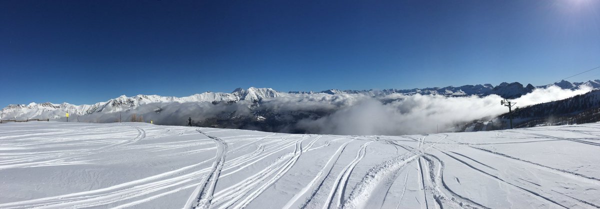 UistoBlyat's tweet photo. dernier jour a @Pra_Loup ! 😥demain lycée ptn @eskigear @4riders_ski @TWSNOW https://t.co/o6NnFX2e5O