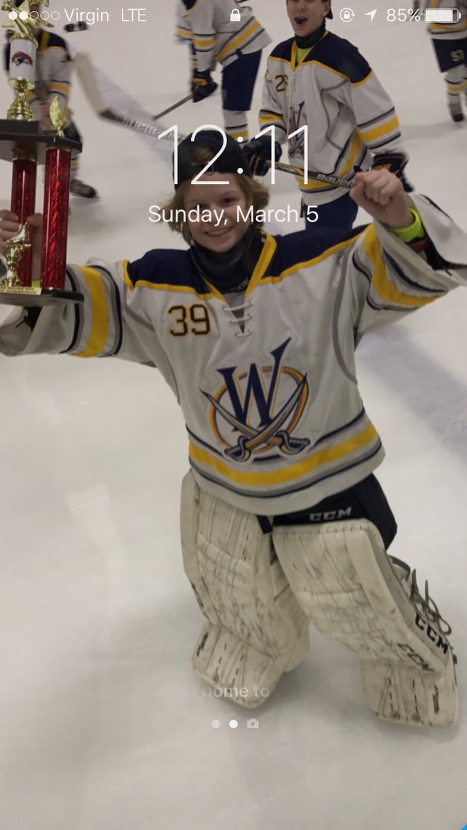 sammess21's tweet photo. @meaghangleasonn your brother is my background https://t.co/b2orUWIoXV