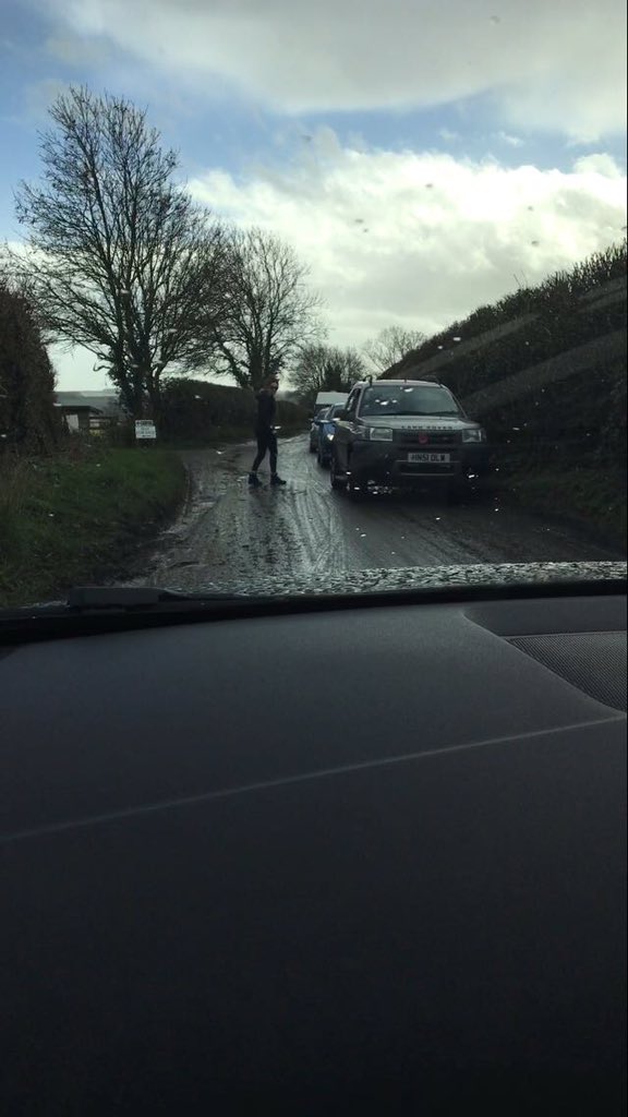 phoebedowson's tweet photo. New Sunday job directing traffic for 4 hours in the mud 🙂 #postgrad #hireme https://t.co/jZ24e4oAJY