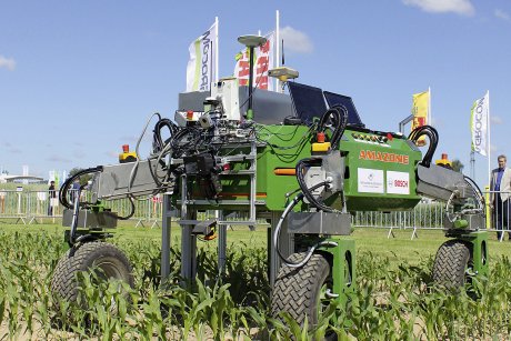 eR2_IoT's tweet photo. #BoniRob ein #Feldroboter Projekt in #Action AMAZONEN @Amazone #Hasbergen - #Germany https://t.co/8an0pWbHSY #Landwirtschaft #selbstfahrend https://t.co/JqNICgRknQ