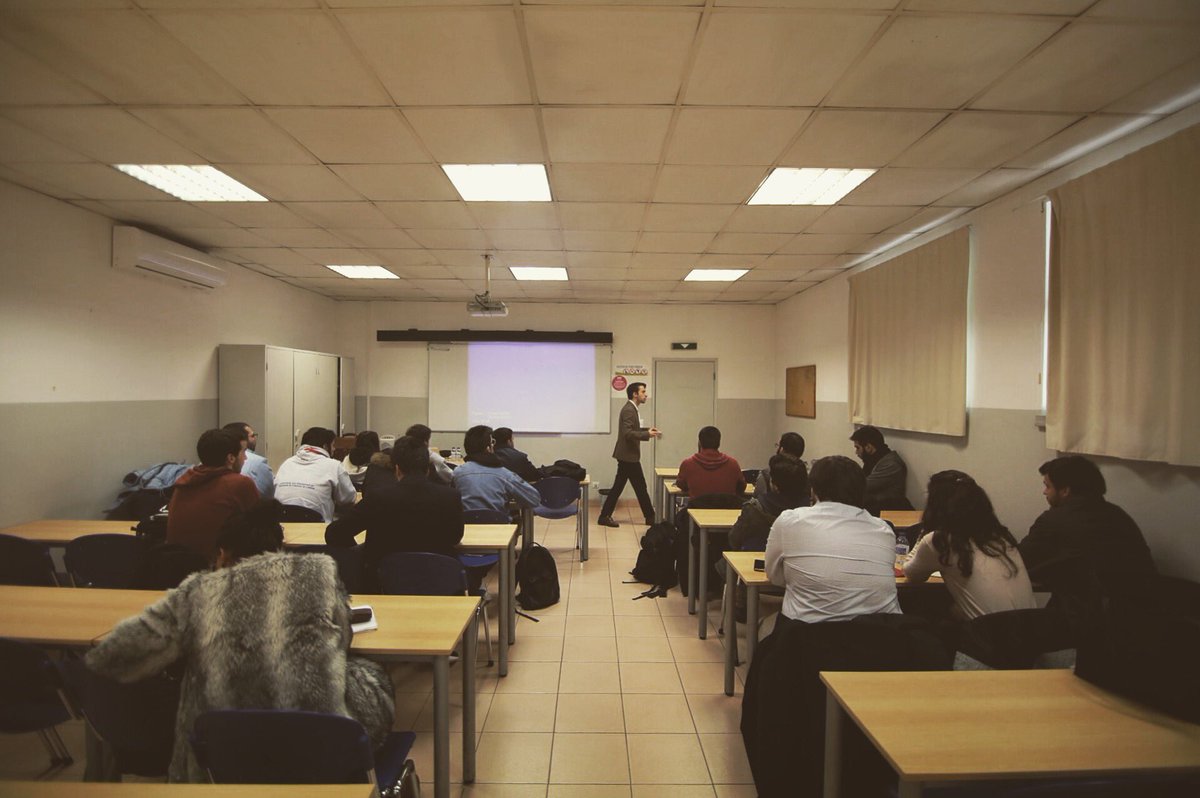 AcademicaLisboa's tweet photo. A manhã continua dedicada a workshops. #FormAAL #AAL https://t.co/J8xJEfaPjr