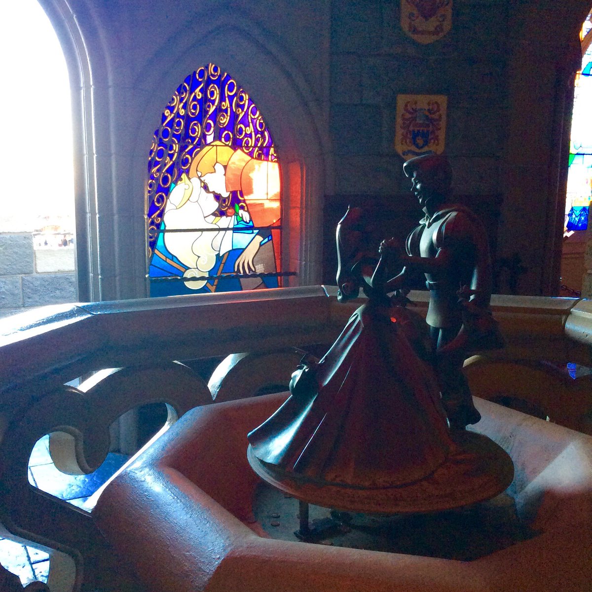 Acorok's tweet photo. My trip to #DisneylandParis didn't remind me of my DOD books. I write about #romance. Oh... #epicfantasy #Booklovers https://t.co/U2DFlMhtjD https://t.co/c747JtQhNl