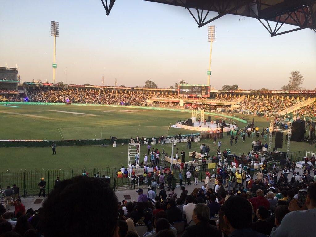 Peaceful_Pak's tweet photo. The answer to the enemies of #Pakistan!
#PSL17 finale in #Lahore.
#HouseFull https://t.co/VuwlzdRDLl