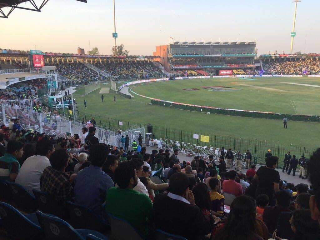 Peaceful_Pak's tweet photo. The answer to the enemies of #Pakistan!
#PSL17 finale in #Lahore.
#HouseFull https://t.co/VuwlzdRDLl