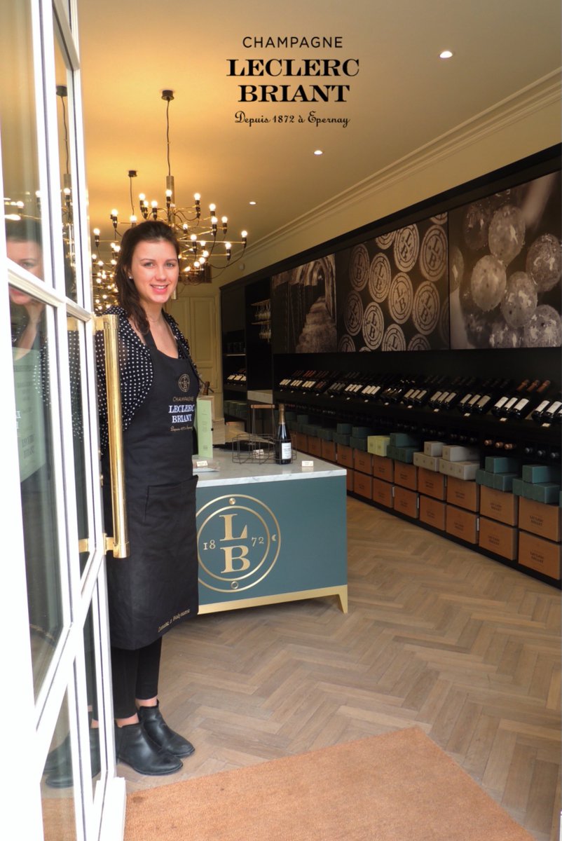 Bienvenue au #25B, la boutique vient d'ouvrir ses portes! 
Welcome, the boutique has just opened its doors
#AvenueDeChampagne #LeclercBriant