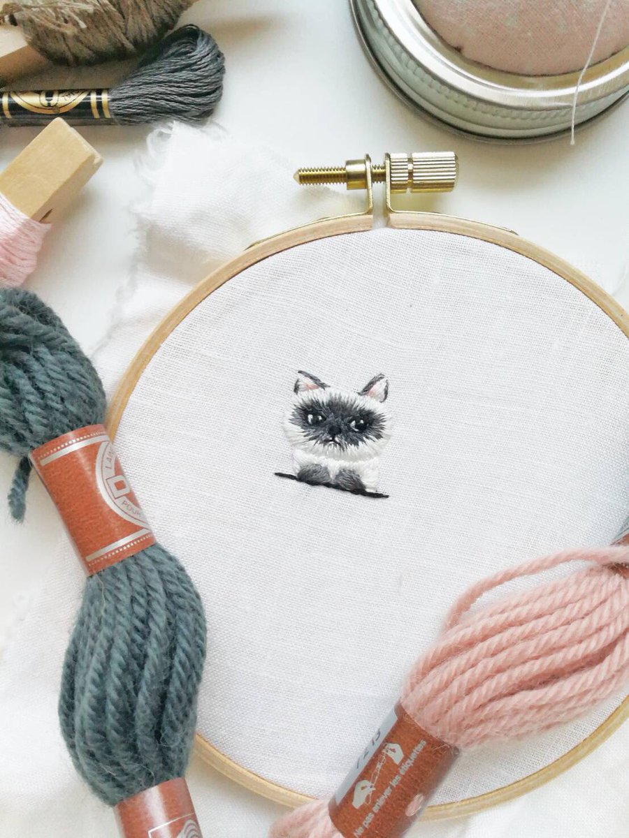 Polarnorthpole's tweet photo. ม๋าวววว 😳😳🐈🐟😸 #자수 #손자수 #手刺繍 #embroidery #handembroidery #ネコ #고양이 #cat #siamesecat #moondiamond https://t.co/3n7bX5phRV