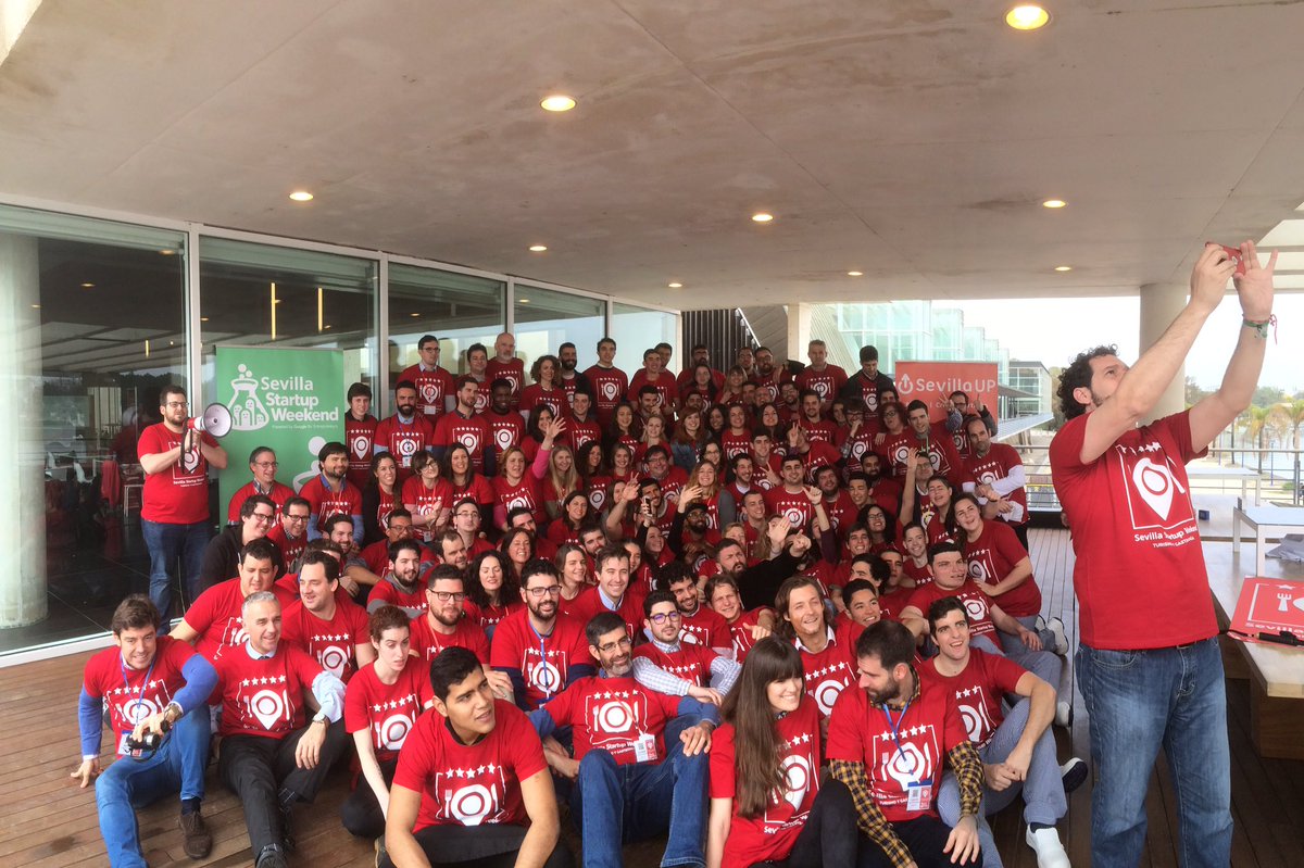 APerezSola's tweet photo. Momentazo del facilitador @renepons con el mejor #selfie del finde #startupero antes de la foto de familia ;) cc @SWsevilla #SWSevilla https://t.co/WLnQQ8tn57