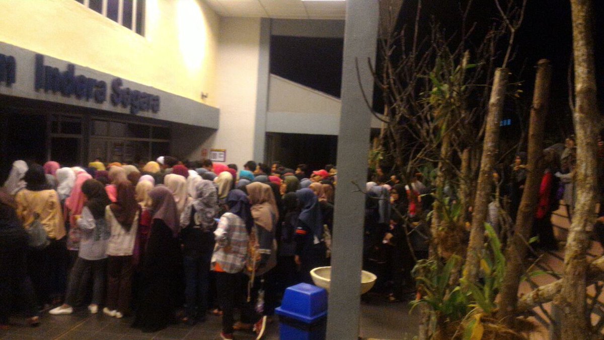 uitmkhalamfest's tweet photo. Teater Syahadah Yang Hilang di Dewan Indera Segara #Khalam17 https://t.co/Q6iTeCtN1v