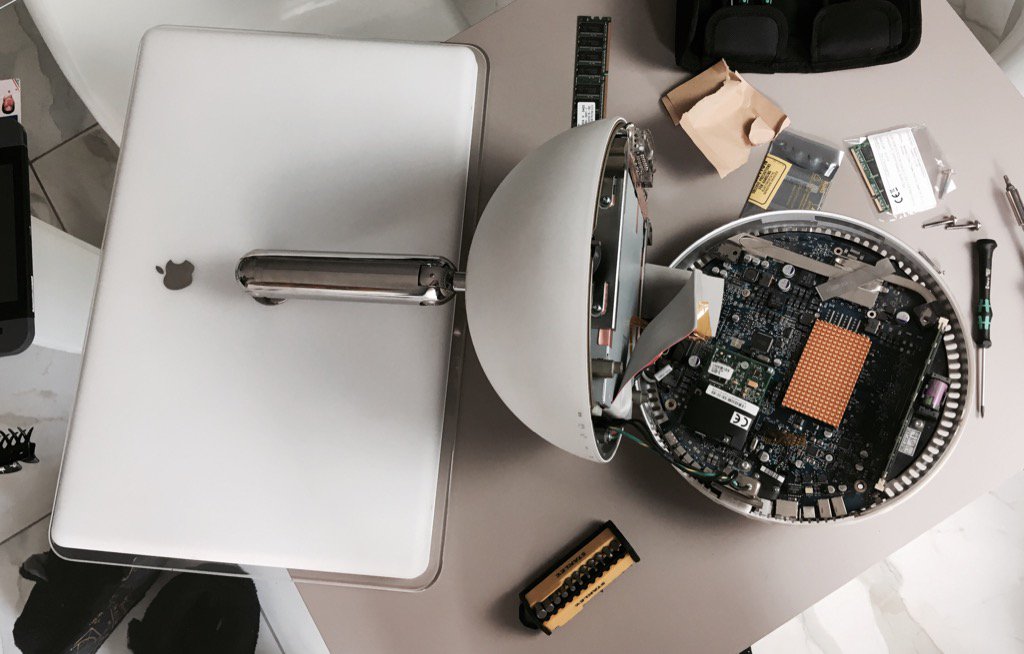 riccardopalombo's tweet image. Aggiornamento fatto. Ora devo trovare una copia di Leopard. #imacg4 #apple