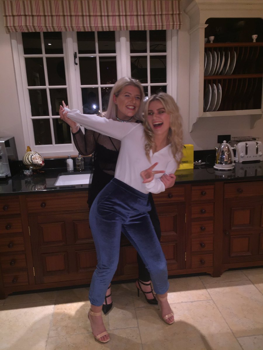 hd_amelia's tweet photo. Happy birthday u sort love you so so much Friday was banging @maryhawkinsx 💥😂🍾❤️🎉 https://t.co/PIY0rCXAyl