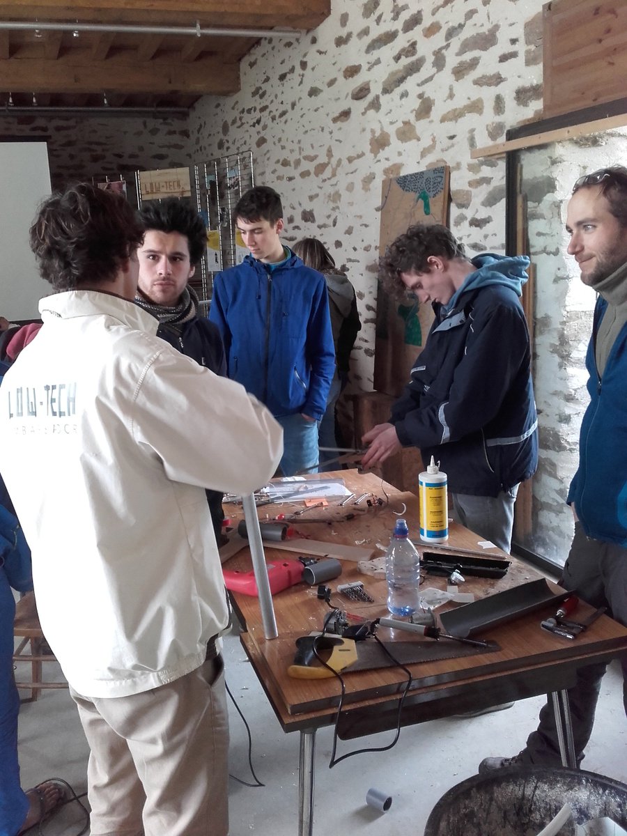 Fairtil_Etrilab's tweet photo. En presence de Corentin De Chatelperron qui donne des conseils sur les éoliennes avant le jury ! @GoldofBengal  @lowtechlab #nomadesdesmers https://t.co/o05ri3lGpX