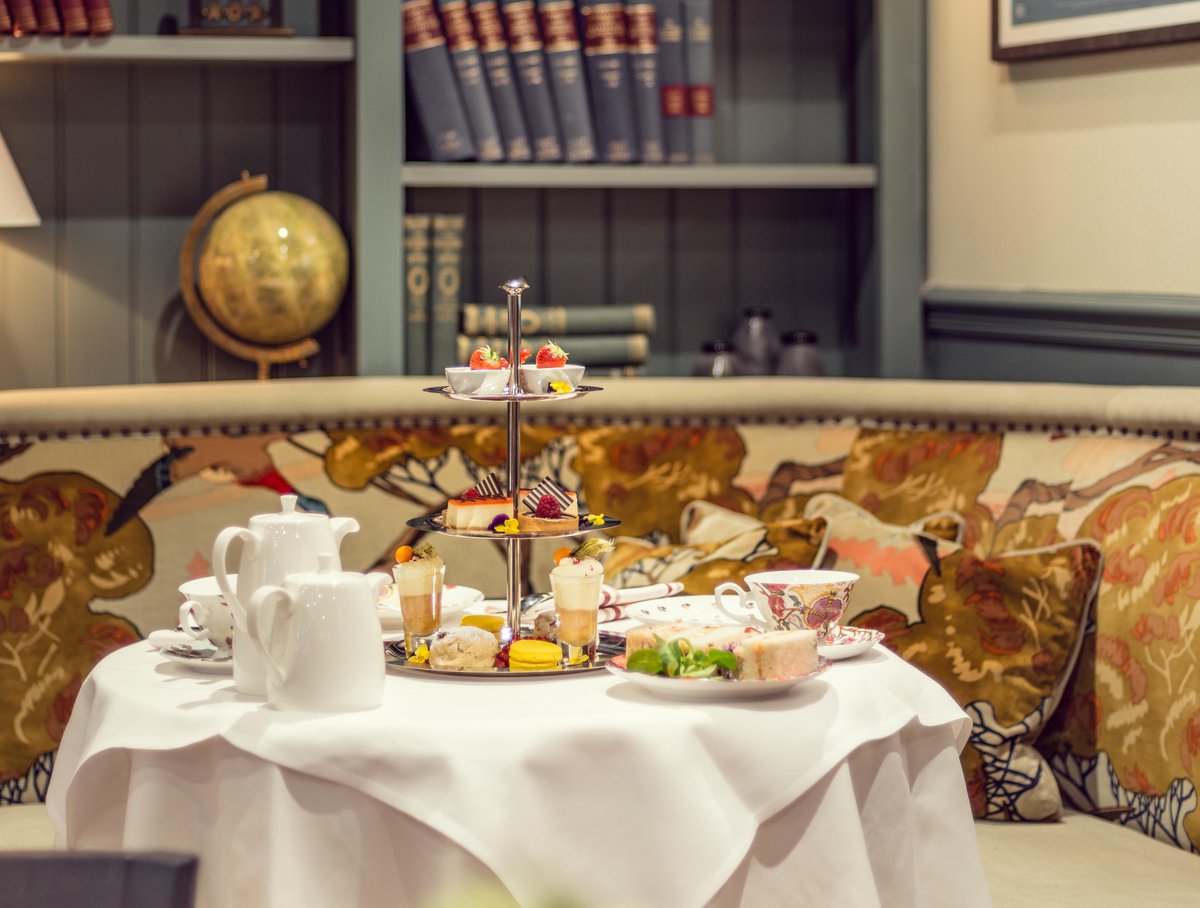 With Mothers Day just around the corner.. Treat mum to a special afternoon tea + gift <a href="/KingStTownhouse/">THGExperience</a> £25pp bit.ly/KingStreetTave…